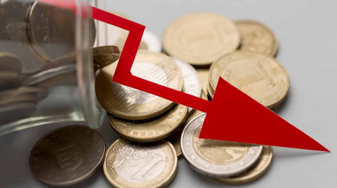 Jar of coins on the table and red arrow on it